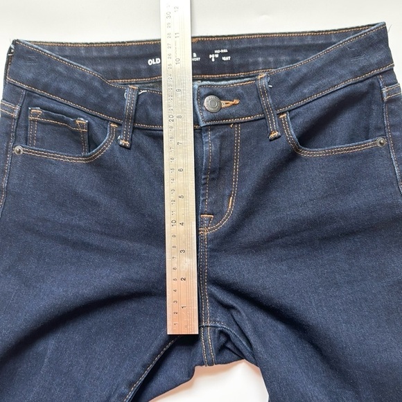 Old Navy Straight Leg / Medium-Rise Jeans - Picture 5 of 6